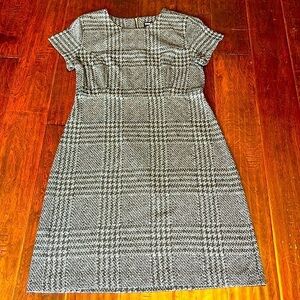 Karl Lagerfeld houndstooth mini dress black and gray size 8 exposed zipper